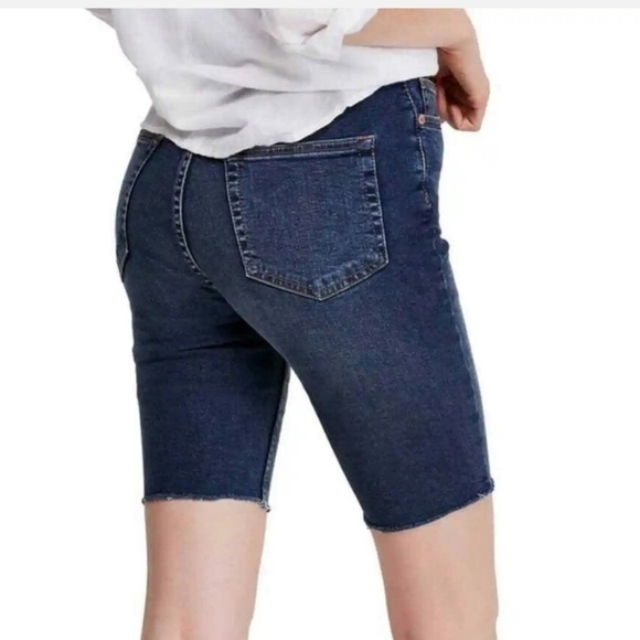 BDG Urban Outfitter Pine Med Wash Denim Stretch Bermuda Cut Off Jean Short Sz 31 - Picture 2 of 11